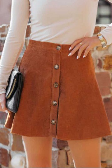Mini-jupe marron en velours côtelé avec boutons sur le devant