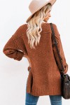 Suéter marrón de punto con hombros caídos