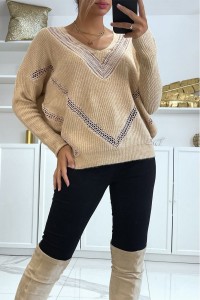 Over size V-neck sweater with lace