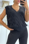 Sleeveless V-neck sweater with pretty braided pattern.