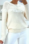 Sweater with round neck and ruffles in classic vintage style.