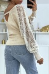 Pull cache coeur taupe avec manches en dentelle