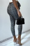 Pantalon slim noir avec motif poches et ceinture. Pantalon femme pas cher  Taille S/M L/XL XL/XXL   85% Polyamide 15% Elasthane