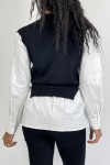 Pull noir bi-matière chemise à coupe asymétrique.