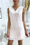 Short and light pink dress, with bust details.