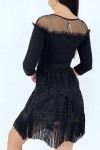 Elegante vestido negro con mangas 3/4 y forro de flecos calados.