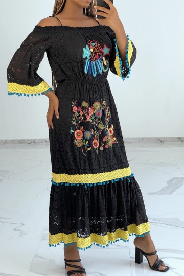 Robe noire stylé bohème avec broderies colorés et dentelle