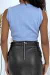 Short sleeveless blue jumper with classic style buttons.