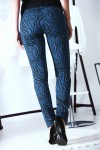 Pantalon Jeans bleu extensible avec poche et motif noir