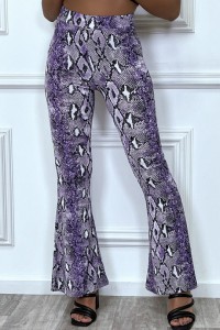 Pantalon pattes d'éléphant violet imprimé serpent.