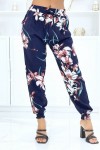 Navy pants with flowers, fluid elastic waist and ankles