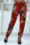 Pantalon fluide rouge à motif floral