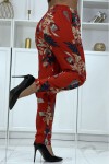 Pantalon fluide rouge à motif floral