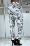Pantalon fluide blanc à motif floral