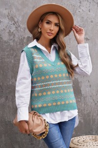 Sleeveless sweater with tribal patterns