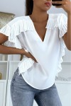 Women's blouse in white with pleats on the shoulders and on the sides.