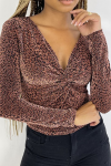 Glittering top with red leopard print with long sleeves, v-neck.