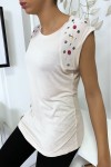 Pretty, very chic beige T-shirt with pretty rhinestones on the shoulders.