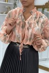 Floral blouse to tie in pink tulle.