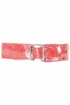 Cinturón rojo claro con estampado de estrellas y hebilla rectangular. estrellas