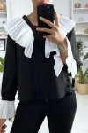 Blusa negra para mujer con cuello fruncido y mangas en color blanco.