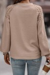 Pull en broderie taupe