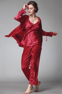Pijama de 3 piezas efecto seda en color rojo