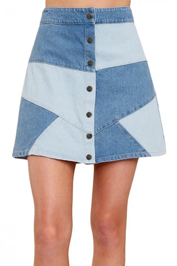 Short patchwork denim skirt.
