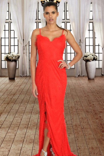 Long evening dress in fringed lace, red