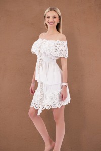 Falda bimateria blanca.
