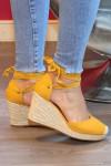 Sandales jaunes à talons compensés