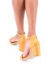 Sandales à talon jaune
