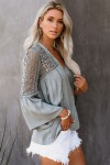 Blouse grise en crochet - Prêt à porter et Mode féminine