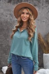 Long-sleeved neckline top with buttons