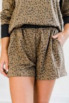 Pijama, pantalón corto y camiseta de leopardo